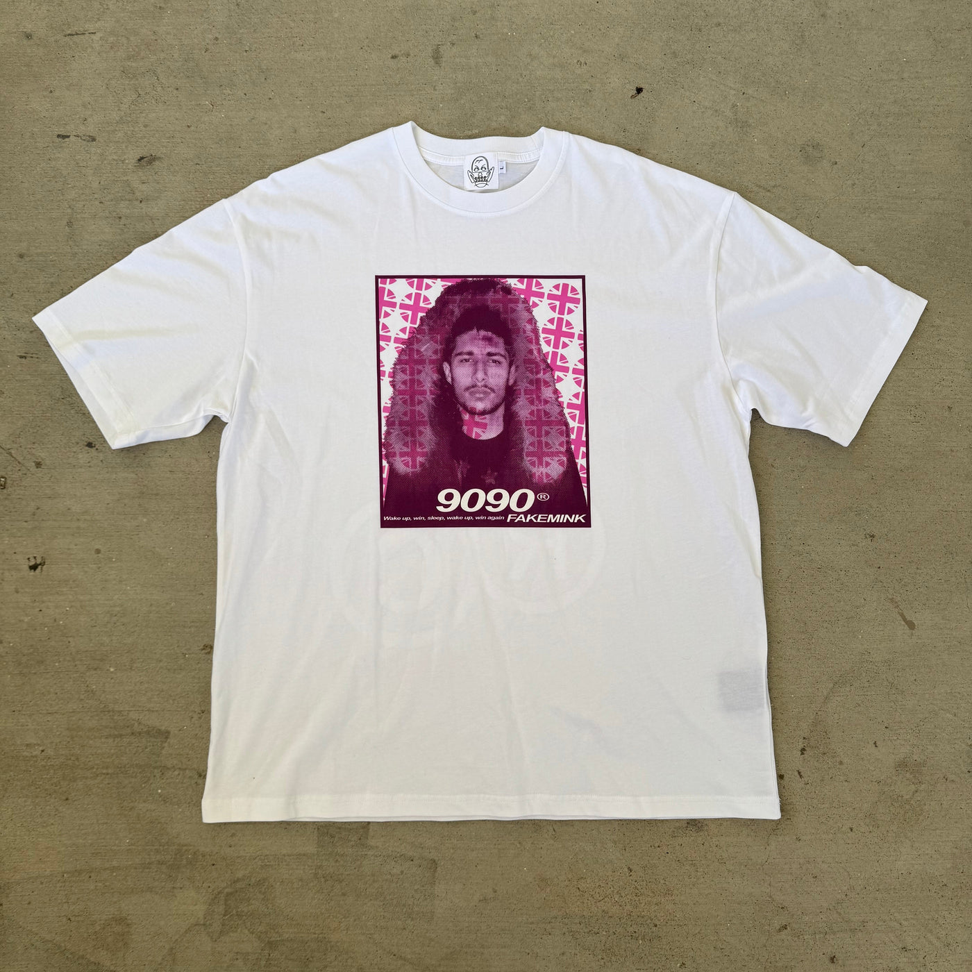 9090, Tee
