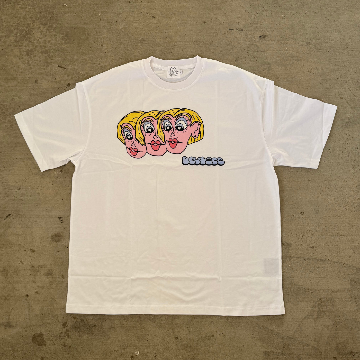 3 Girly, Tee