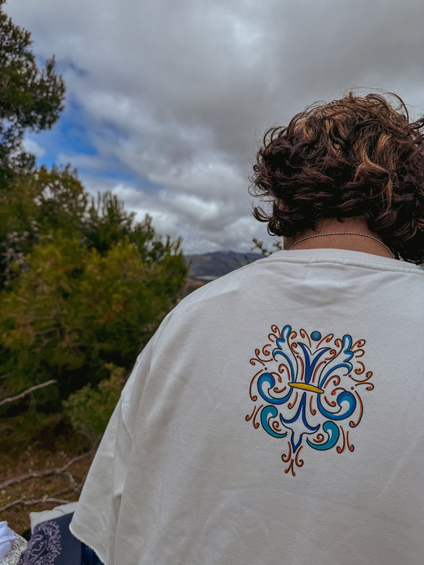Full Griffin, Rolled Hem Tee